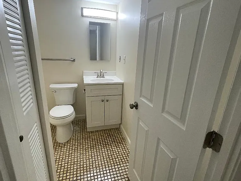 271 Chelsea St #10 — Photo 2