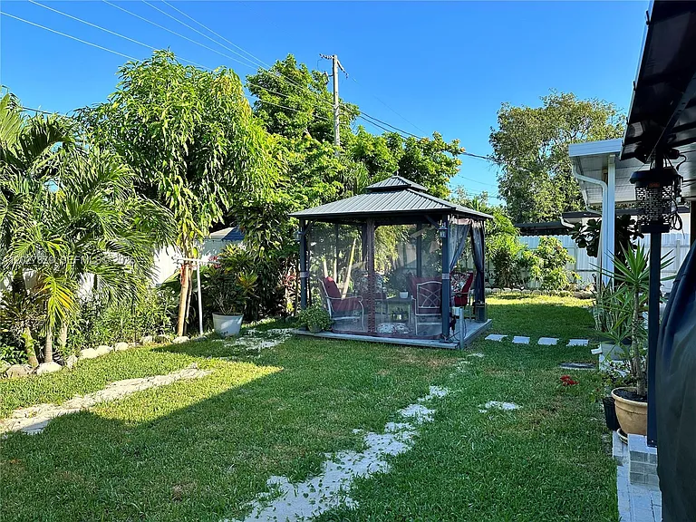 3240 SW 66th Ter — Photo 27
