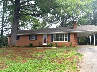 1101 Roundtree Dr, Bedford, VA 24523