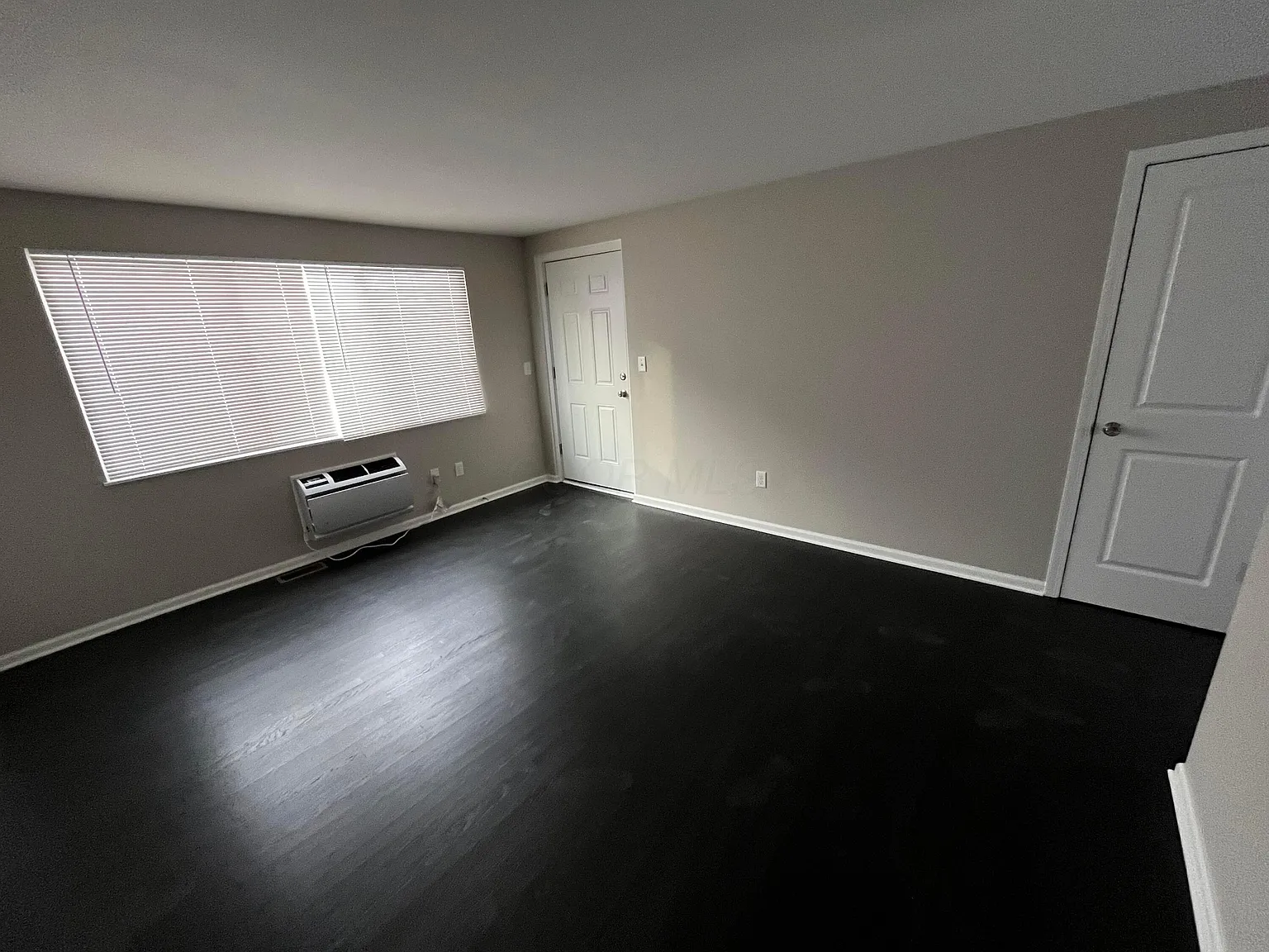 2 bed, 1.0 bath, 4941 sqft, $975 — Photo 2