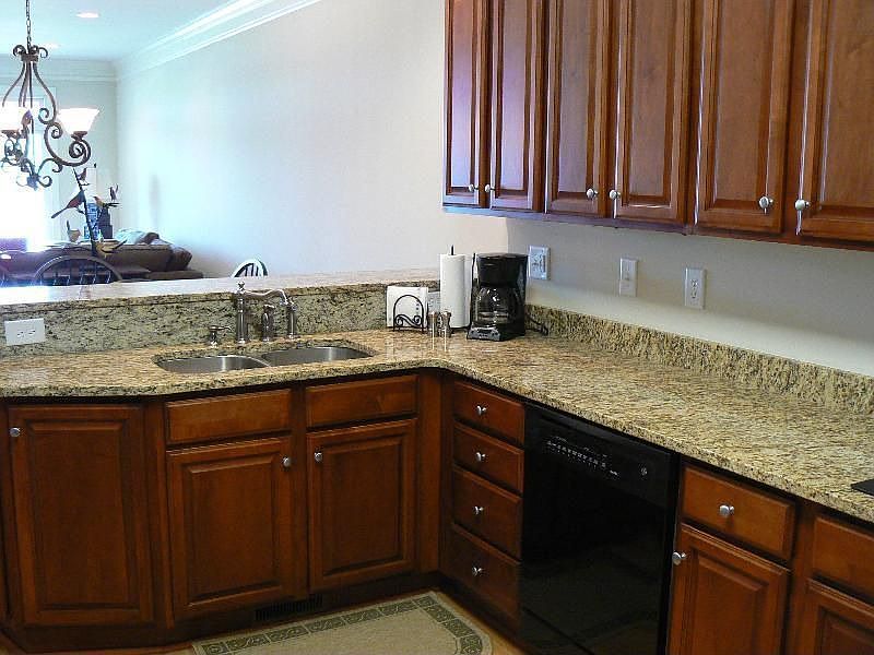 1st image of 174 Lakeview Dr APT 204