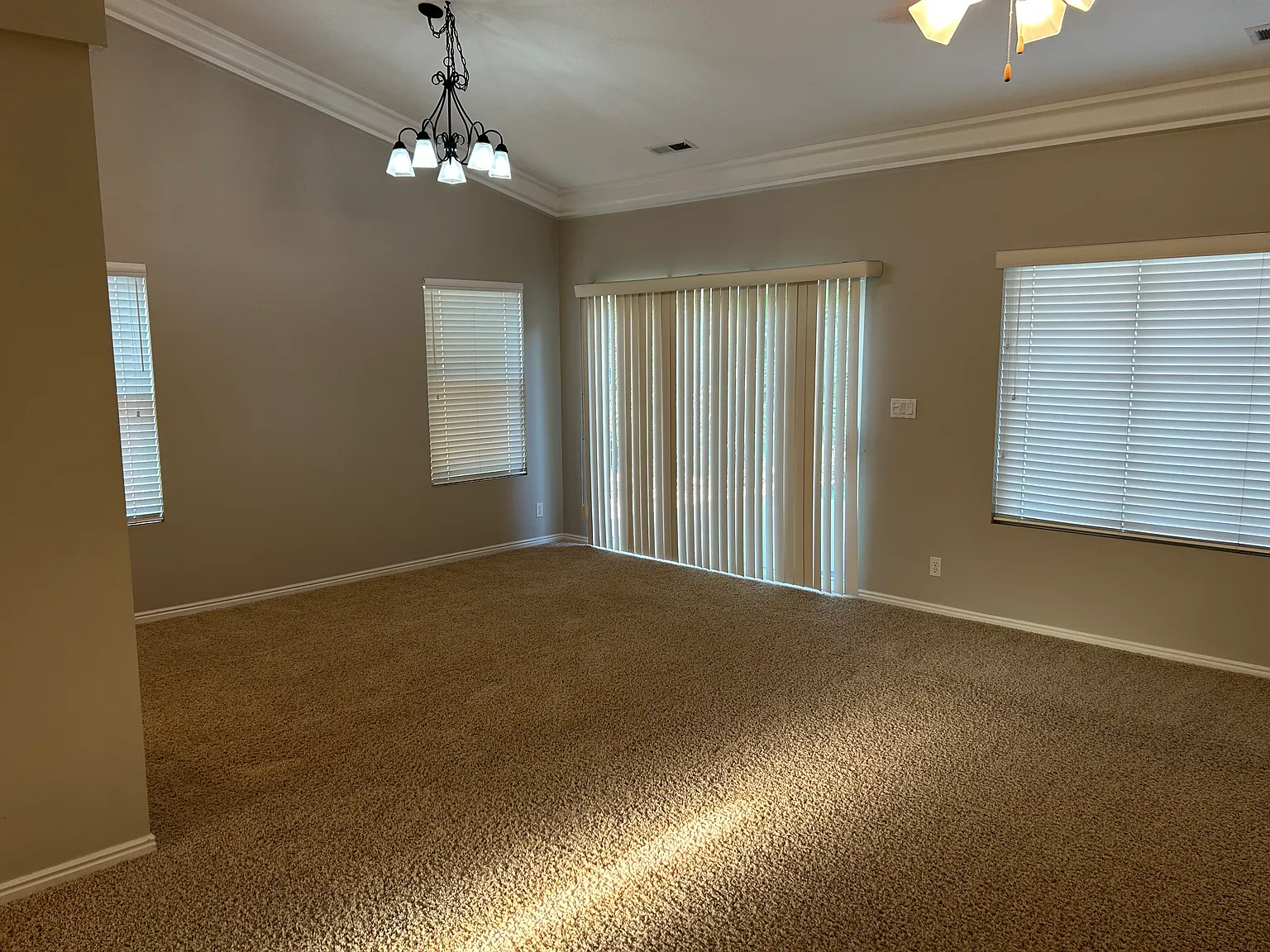 3 bed, 1397 sqft, $2,150 — Photo 3