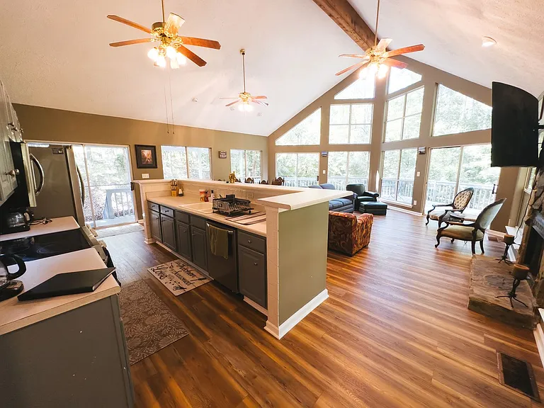 1177 Pine Dr — Photo 3