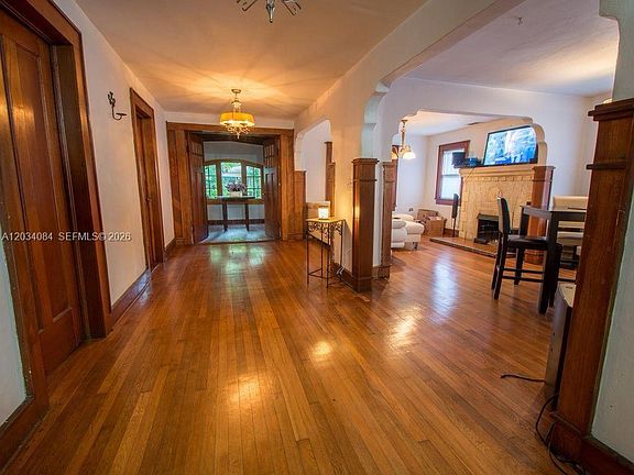 5th image of 8238 NE 9th Ave