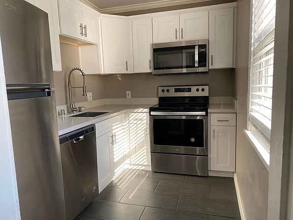 3rd image of 2101 10th St #C