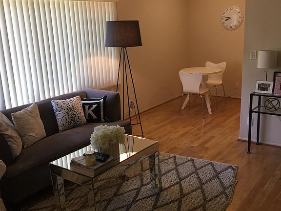 2nd image of 962 Granville Ave APT 1