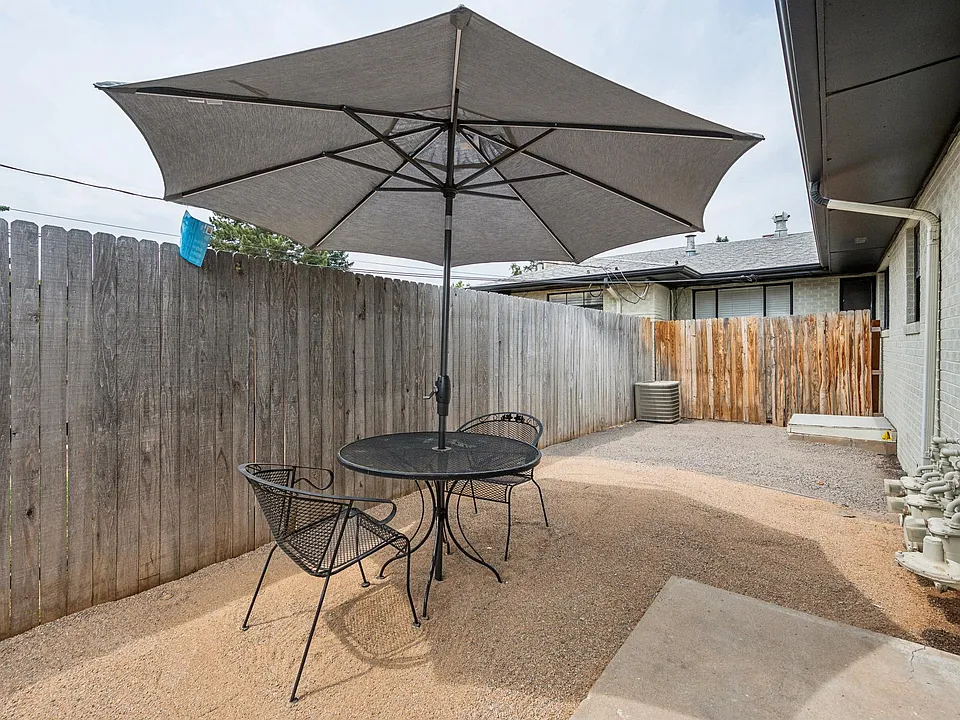 New private xeroscaped backyard. Perfect for pets and entertaining