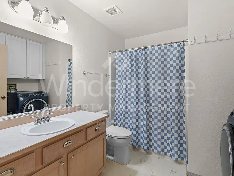 909 E 1st Ave — Photo 31
