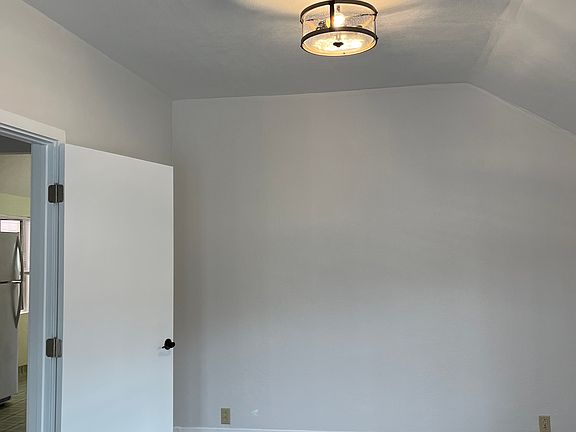 4th image of 325 Oriente St