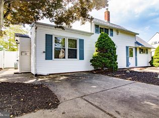 72 N Park Dr, Levittown, PA