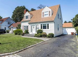 12 McKinley Pl, Glen Cove, NY 11542