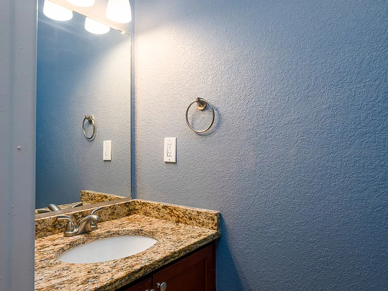 7713 Cortlandt Pl — Photo 22