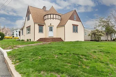 3 bed, 8780 sqft, $4,500 — Photo 2