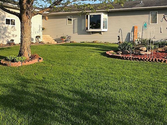 2nd image of 418 1st St SW