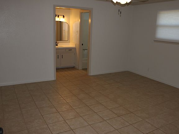 5th image of 740 Sierra Dr