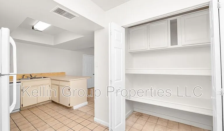 303 Regal Park Dr — Photo 13