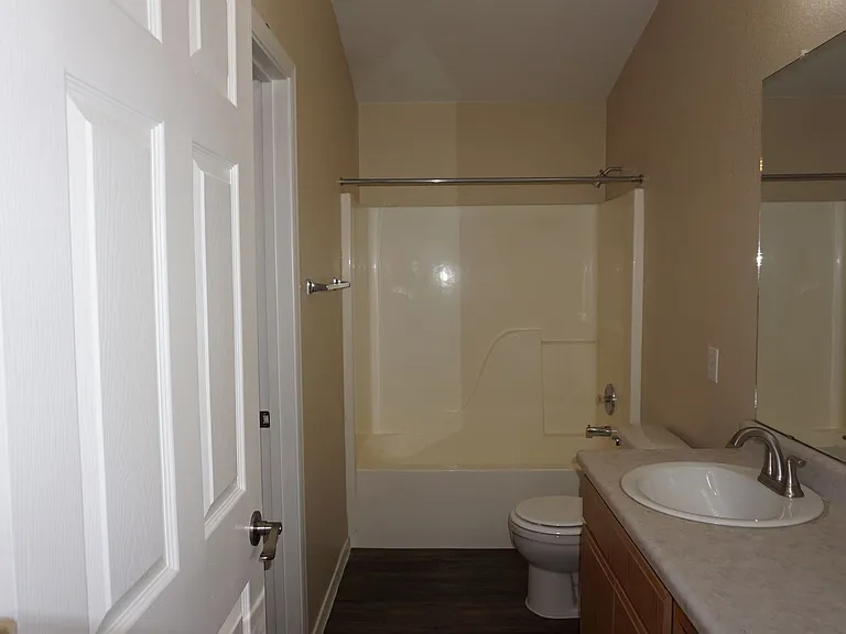 2201 S Saint Suzanne Dr — Photo 35