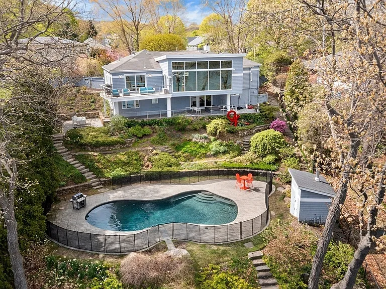 37 Beverly Rd — Photo 1