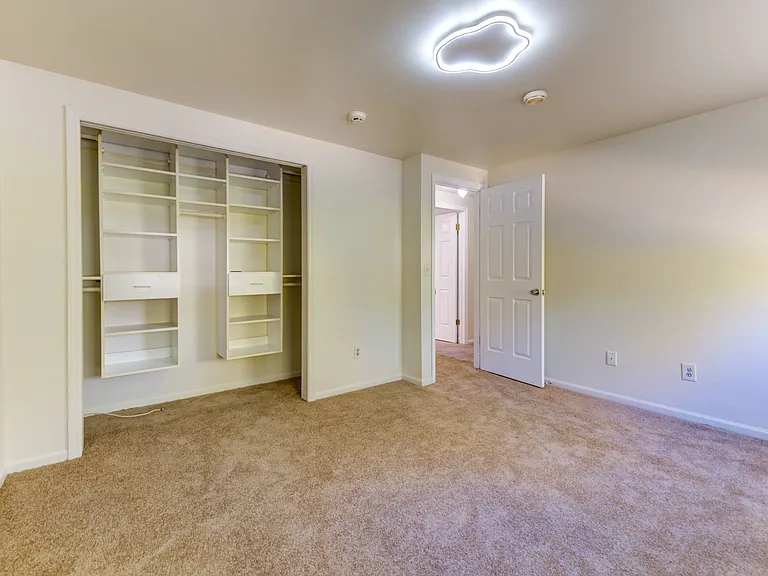 13 Cloverfield Dr — Photo 34