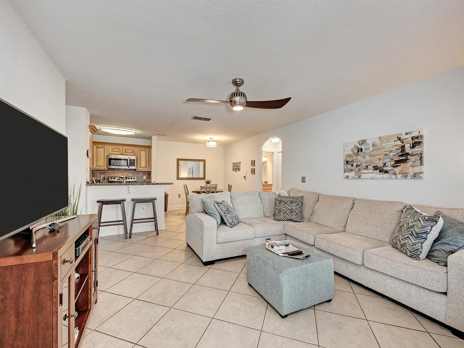 2 bed, 986 sqft, $2,500 — Photo 2