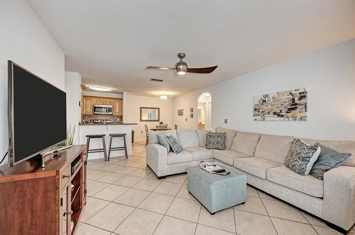 Building Photo - 8905 Manor Loop #105