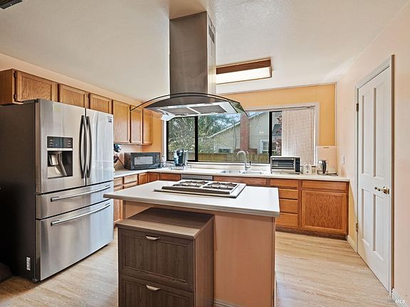 3rd image of 836 Lancewood Court