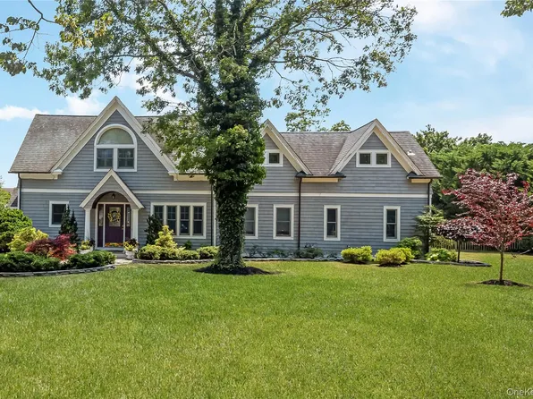 14 Danes Street, Blue Point, NY 11715
