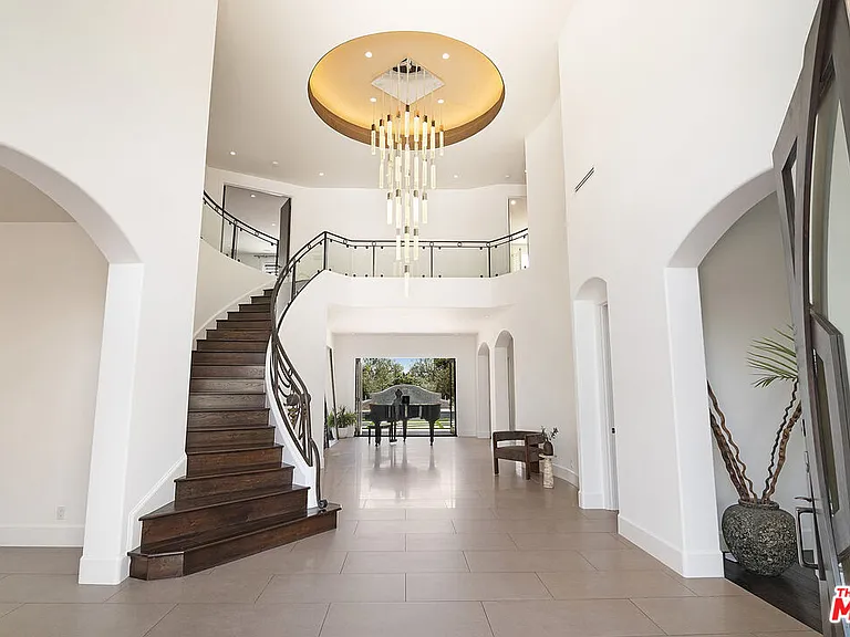 25522 Colette Way — Photo 3