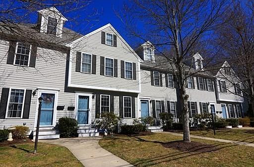 1st image of 114 North Ave #114