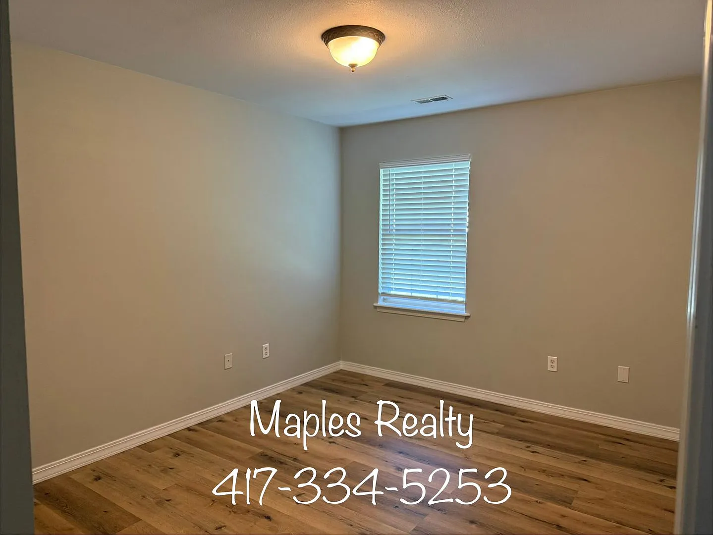 *New Listing* 3 Bedroom, 2 Bathroom, 2 Car Garage Home In Hollister — Photo 4