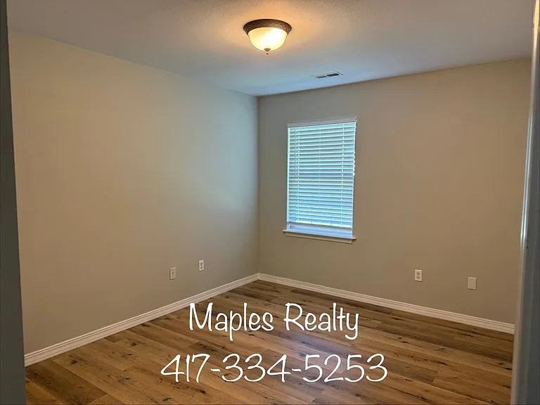141 Scotch Pine Ct — Photo 4