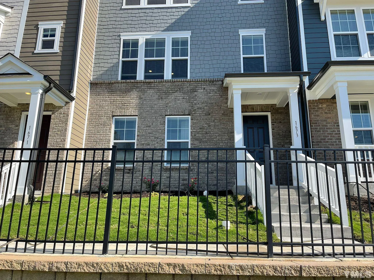4 bed, 3.5 bath, 2450 sqft, $2,495 — Photo 3