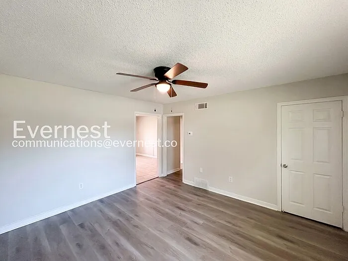 2372 Ashland Dr — Photo 7