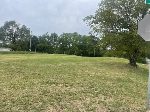 712 N 9th St, Sapulpa, OK 74066