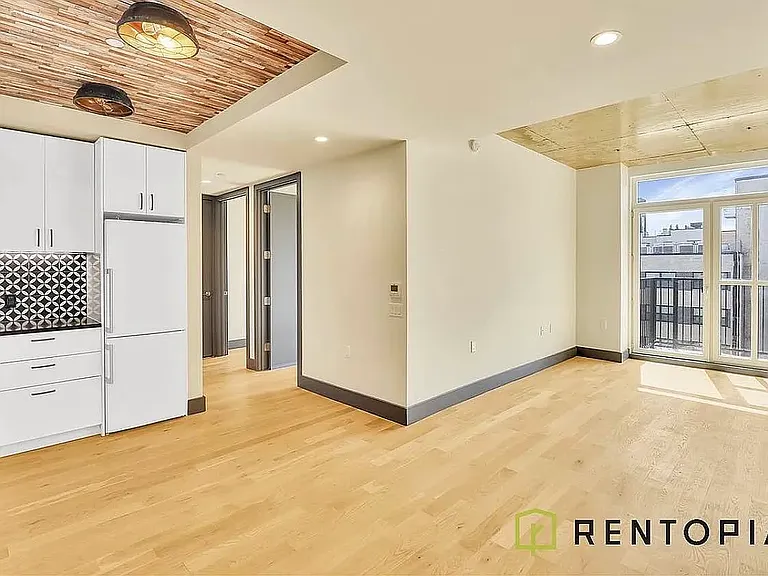 338 Evergreen Ave #402 — Photo 7