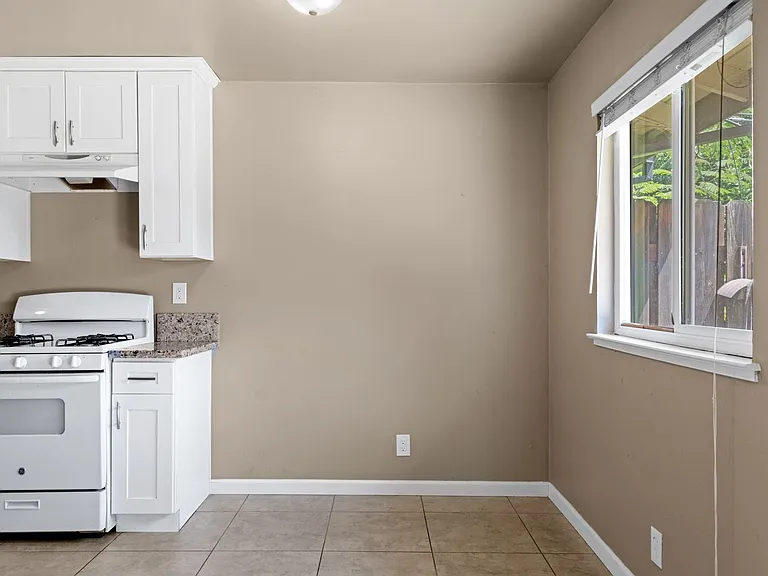 10498 Mills Tower Dr — Photo 13