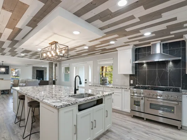 636 Tunnel Street, Readsboro, VT 05350