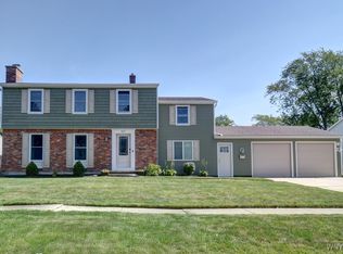 587 Meadowbrook Dr, North Tonawanda, NY 14120