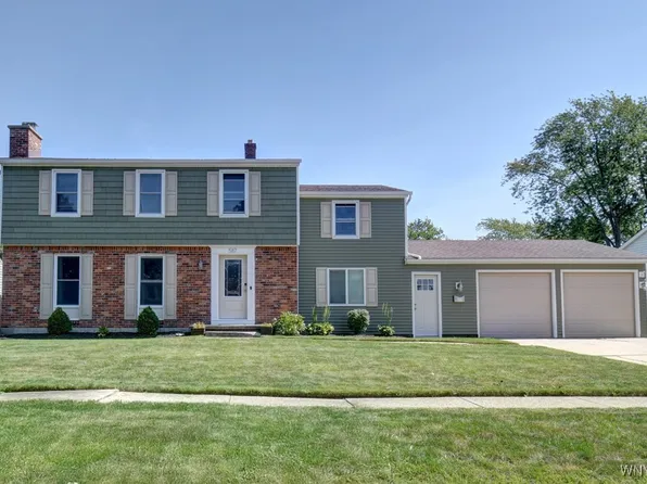 587 Meadowbrook Dr, North Tonawanda, NY 14120