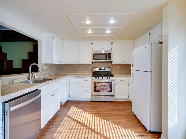 747 E California Blvd #4 — Photo 8