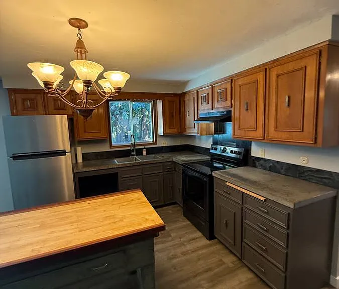 2095 Primrose St — Photo 1