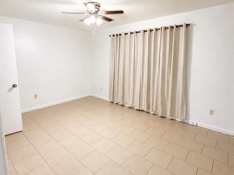 14526 Roundstone Ln — Photo 6
