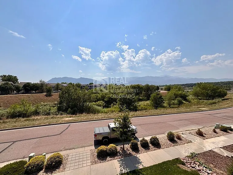 914 Antrim Loop — Photo 16