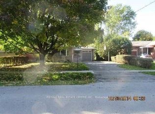 416 Lees Ln, Oakville, ON L6L 4S7