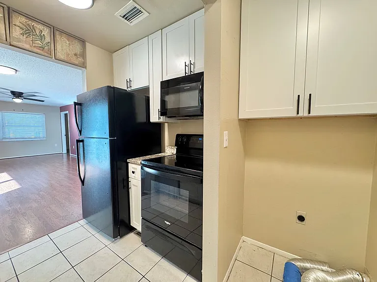 1550 11th St NE #D7 — Photo 11