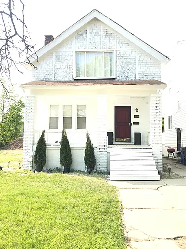 5240 S Clarendon St #5240 Photo 1