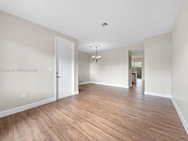 1049 NE 42nd Pl — Photo 7