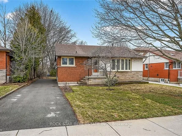 134 W 28th St, Hamilton, ON L9C 5B2
