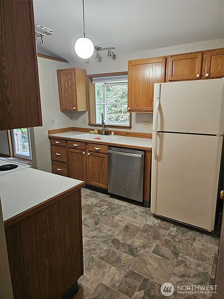 4th image of 2306 Orchard Street S