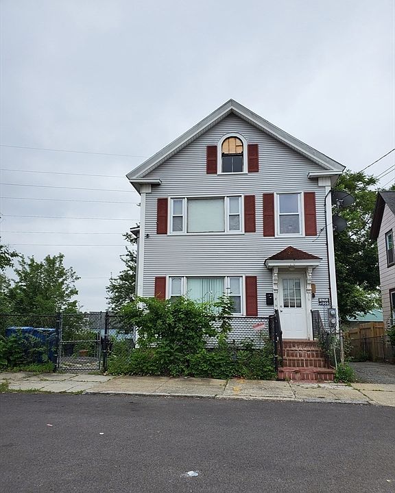 2nd image of 16 Tyler St